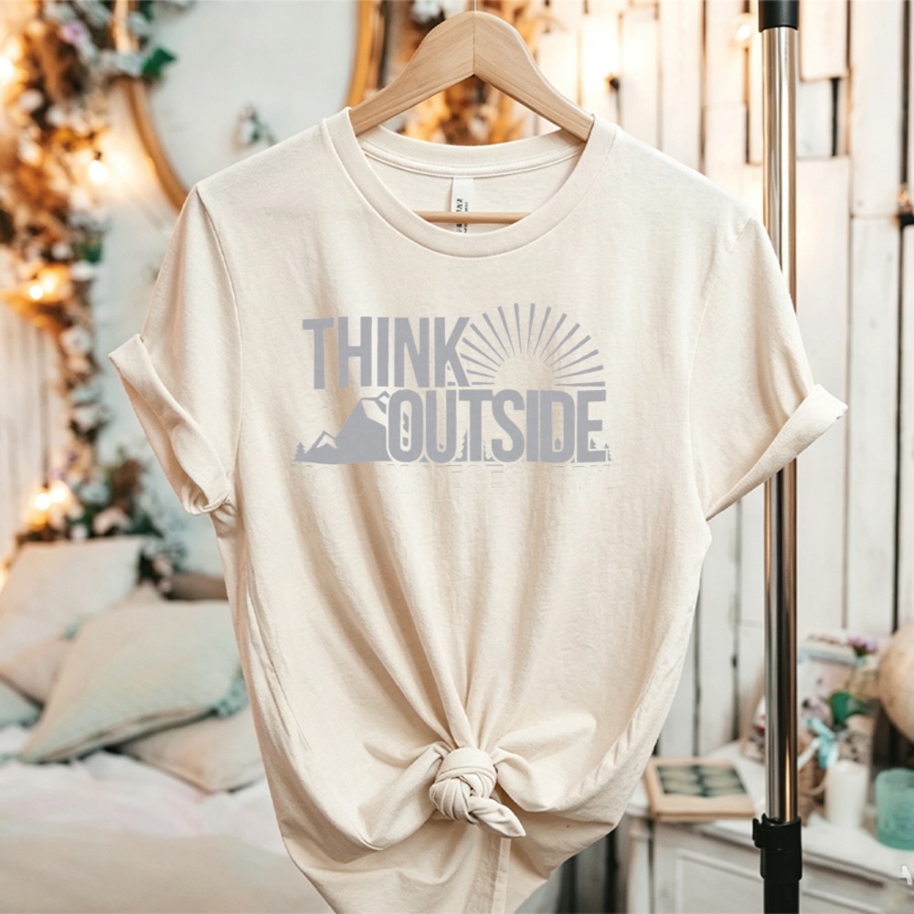 Outdoor Adventure Quotes Short - Think Outside Sun Mountain Grafik-T-Shirt mit